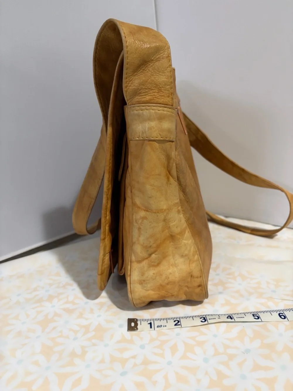 Men's Tan Leather Messenger‎ Bag with Adjustable Shoulder Strap